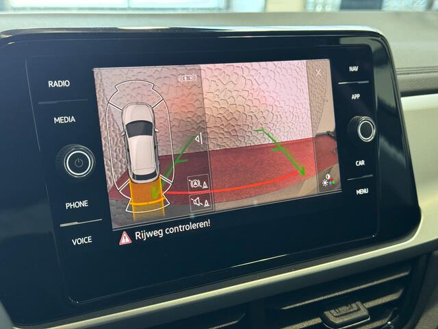 Volkswagen T-Roc 1.5 TSI 150PK EVO ADAP.CRUISE LED VIR.COCKPIT CAMERA STOEL.VERW. 17''LMV KEYLESS 03/2024 "Volkswagen rijden begint bij Topautos.nl - 75 topmodellen direct op voorraad!"