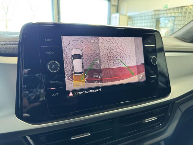 Volkswagen T-Roc 1.5 TSI 150PK EVO ADAP.CRUISE IQ.LED VIR.COCKPIT CAMERA STOEL/STUUR.VERW. 17''LMV KEYLESS 02/2025 "Volkswagen rijden begint bij Topautos.nl - 75 topmodellen direct op voorraad!"