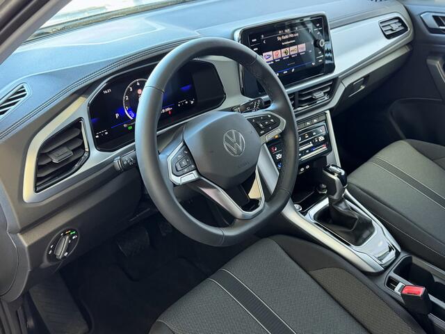 Volkswagen T-Roc 1.5 TSI 150PK EVO ADAP.CRUISE IQ.LED VIR.COCKPIT CAMERA STOEL/STUUR.VERW. 17''LMV KEYLESS 02/2025 "Volkswagen rijden begint bij Topautos.nl - 75 topmodellen direct op voorraad!"