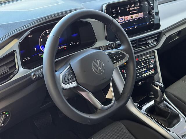 Volkswagen T-Roc 1.5 TSI 150PK EVO ADAP.CRUISE IQ.LED VIR.COCKPIT CAMERA STOEL/STUUR.VERW. 17''LMV KEYLESS 02/2025 "Volkswagen rijden begint bij Topautos.nl - 75 topmodellen direct op voorraad!"