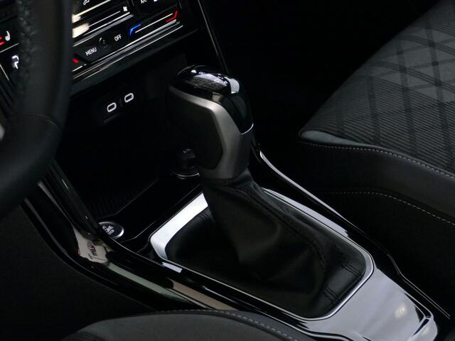 Volkswagen T-Roc ? NIEUWE AUTO ? 1.5 TSI 150PK R-LINE EVO IQ LIGHT ALCANTARA ELEK.KLEP CARPLAY STOEL/STUUR VERW. 18"LMV VIR.COCKPIT 06/2024 RLINE R LINE "Volkswagen rijden begint bij Topautos.nl - 75 topmodellen direct op voorraad!"