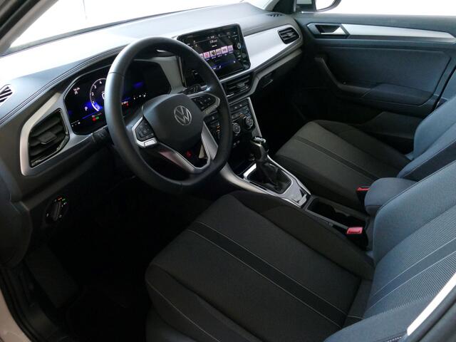 Volkswagen T-Roc 1.5 TSI 150PK CARPLAY NAVI STOEL VERW. LED VIR.COCKPIT 03/2024 "Volkswagen rijden begint bij Topautos.nl - 75 topmodellen direct op voorraad!"