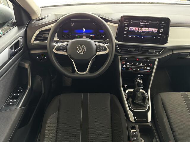 Volkswagen T-Roc 1.5 TSI 150PK EVO ADAP.CRUISE LED VIR.COCKPIT CAMERA STOEL.VERW. 17''LMV KEYLESS 2024 "Volkswagen rijden begint bij Topautos.nl - 75 topmodellen direct op voorraad!"