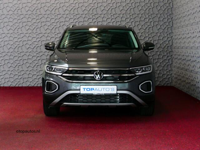 Volkswagen T-Roc 1.5 TSI 150PK EVO ADAP.CRUISE LED VIR.COCKPIT CAMERA STOEL.VERW. 17''LMV KEYLESS 2024 "Volkswagen rijden begint bij Topautos.nl - 75 topmodellen direct op voorraad!"