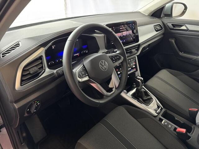 Volkswagen T-Roc 1.5 TSI 150PK EVO ADAP.CRUISE LED VIR.COCKPIT CAMERA STOEL.VERW. 17''LMV KEYLESS 2024 "Volkswagen rijden begint bij Topautos.nl - 75 topmodellen direct op voorraad!"