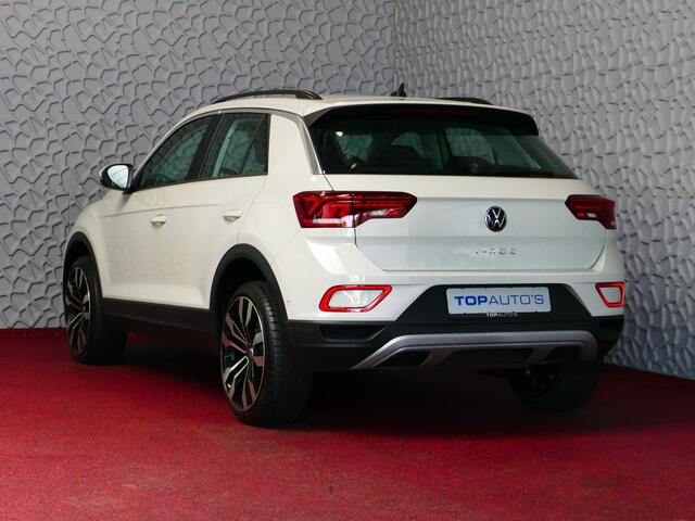 Volkswagen T-Roc ?NIEUWE AUTO? 1.5 TSI 150PK 19'' R-LINE LMV CARPLAY NAVI STOEL VERW. LED VIR.COCKPIT 03/2024 "Volkswagen rijden begint bij Topautos.nl - 75 topmodellen direct op voorraad!"