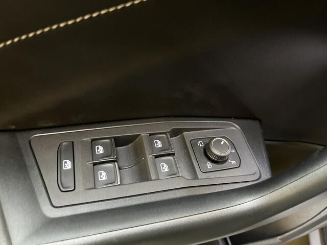 Volkswagen T-Roc 1.5 TSI R-Line / AUTOMAAT/ 2X R-LINE/ GARANTIE TM 05-2027/ TREKHAAK/ ADAPT. CRUISE/ APP-CONNECT/ PARK. SENSOREN + CAMERA/ RIJ-MODI/ CLIMA/ MATRIX/ DAB