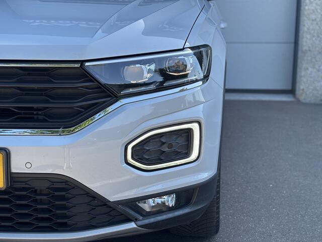 Volkswagen T-Roc 1.5 TSI Sport Nap Carplay Navi Pano Automaat Sfeer
