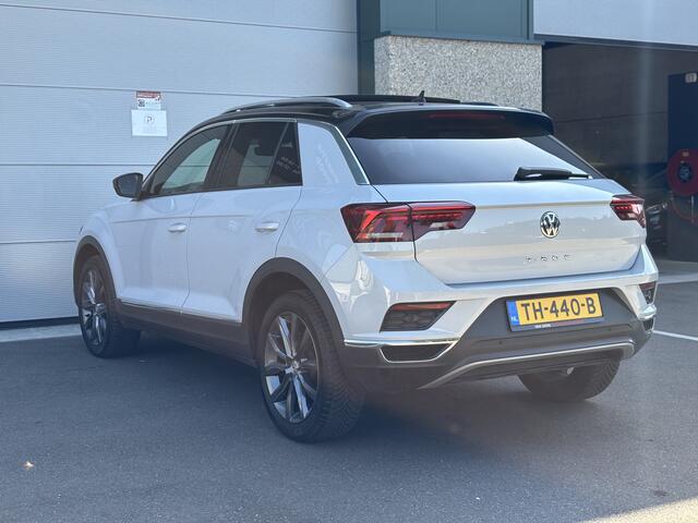 Volkswagen T-Roc 1.5 TSI Sport Nap Carplay Navi Pano Automaat Sfeer