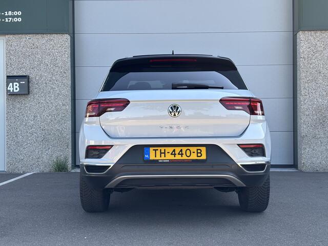 Volkswagen T-Roc 1.5 TSI Sport Nap Carplay Navi Pano Automaat Sfeer