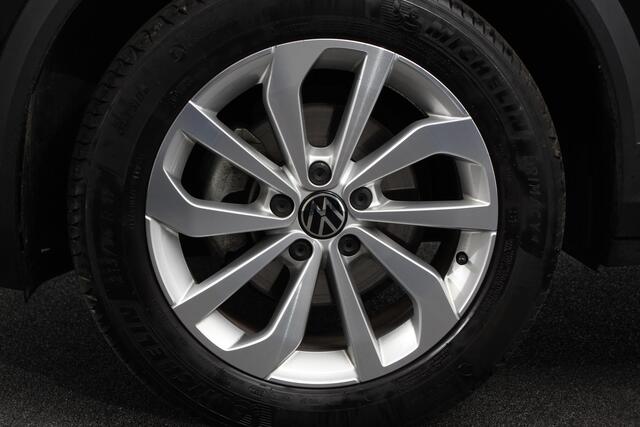 Volkswagen T-Roc 1.5 TSI 150pk DSG Style Volkswagen T-Roc 1.5 TSI Style | Navigatie | Apple Carplay/Android Auto | Parkeersensoren | Camera | Adaptive Cruise Control | Park Assist | Stoel- en stuurverwarming | Elektrische achterklep | LED-koplampen | Getinte ramen