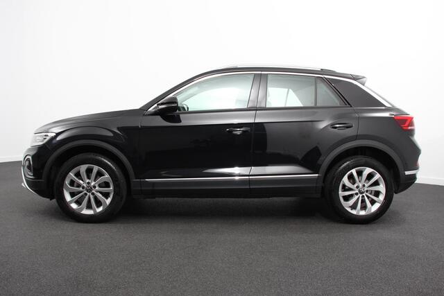 Volkswagen T-Roc 1.5 TSI 150pk DSG Style Volkswagen T-Roc 1.5 TSI Style | Navigatie | Apple Carplay/Android Auto | Parkeersensoren | Camera | Adaptive Cruise Control | Park Assist | Stoel- en stuurverwarming | Elektrische achterklep | LED-koplampen | Getinte ramen