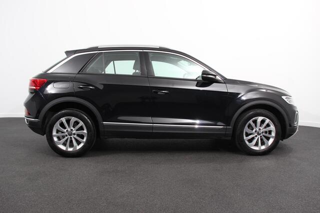 Volkswagen T-Roc 1.5 TSI 150pk DSG Style Volkswagen T-Roc 1.5 TSI Style | Navigatie | Apple Carplay/Android Auto | Parkeersensoren | Camera | Adaptive Cruise Control | Park Assist | Stoel- en stuurverwarming | Elektrische achterklep | LED-koplampen | Getinte ramen