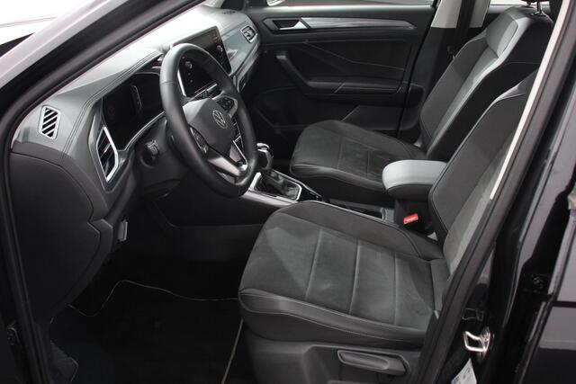 Volkswagen T-Roc 1.5 TSI 150pk DSG Style Volkswagen T-Roc 1.5 TSI Style | Navigatie | Apple Carplay/Android Auto | Parkeersensoren | Camera | Adaptive Cruise Control | Park Assist | Stoel- en stuurverwarming | Elektrische achterklep | LED-koplampen | Getinte ramen