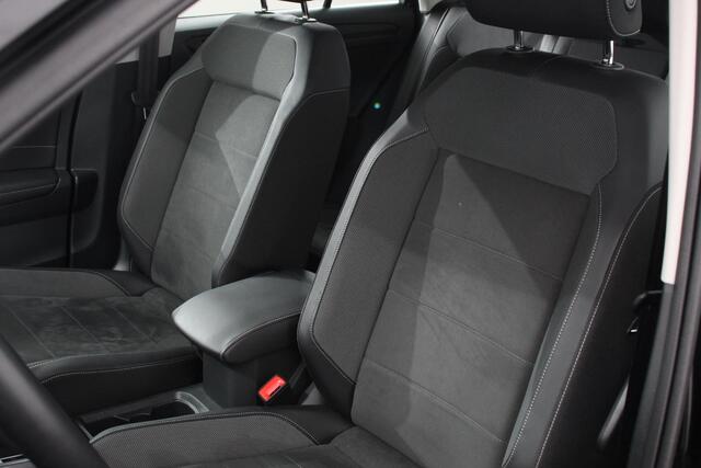 Volkswagen T-Roc 1.5 TSI 150pk DSG Style Volkswagen T-Roc 1.5 TSI Style | Navigatie | Apple Carplay/Android Auto | Parkeersensoren | Camera | Adaptive Cruise Control | Park Assist | Stoel- en stuurverwarming | Elektrische achterklep | LED-koplampen | Getinte ramen