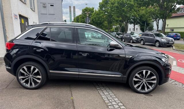 Volkswagen T-Roc 1.5 TSI ADAP CRUISE PANO TREKH. APPLE