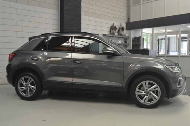 Volkswagen T-Roc 1.5 TSI Life 75 Edition // 61.000 km // TREKHAAK // NAVI // CAMERA // ADAPTIVE CRUISE // CARPLAY //