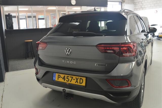 Volkswagen T-Roc 1.5 TSI Life 75 Edition // 61.000 km // TREKHAAK // NAVI // CAMERA // ADAPTIVE CRUISE // CARPLAY //