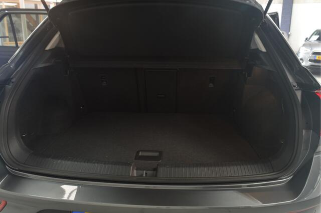 Volkswagen T-Roc 1.5 TSI Life 75 Edition // 61.000 km // TREKHAAK // NAVI // CAMERA // ADAPTIVE CRUISE // CARPLAY //