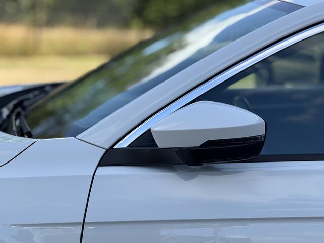 Volkswagen T-Roc 1.5 TSI Sport Trekhaak | LED | Camera | ACC