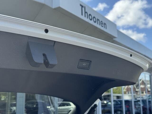 Volkswagen T-Roc 1.5 TSI Sport Trekhaak | LED | Camera | ACC