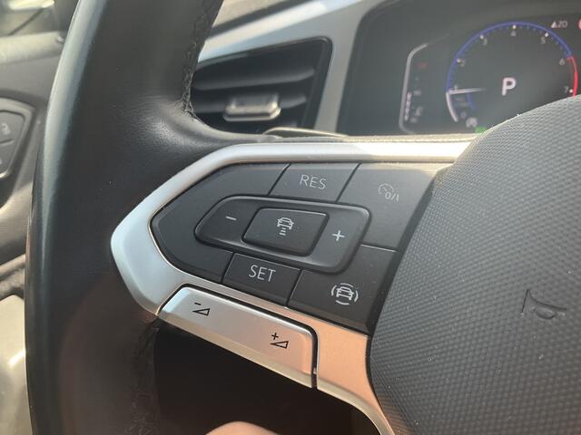 Volkswagen T-Roc 1.5 TSI Life 150pk Automaat Adap.Cruise Carplay Cam Hoogzitter Incl.BTW
