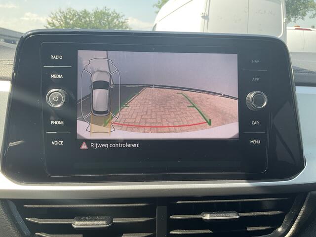 Volkswagen T-Roc 1.5 TSI Life 150pk Automaat Adap.Cruise Carplay Cam Hoogzitter Incl.BTW