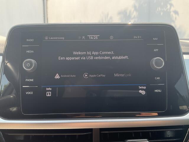 Volkswagen T-Roc 1.5 TSI Life 150pk Automaat Adap.Cruise Carplay Cam Hoogzitter Incl.BTW
