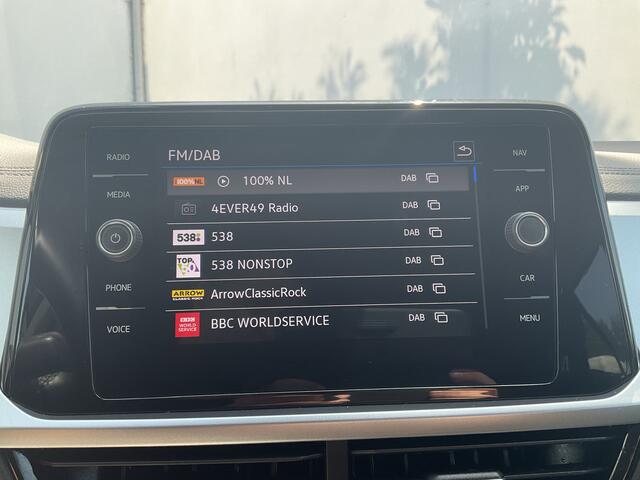 Volkswagen T-Roc 1.5 TSI Life 150pk Automaat Adap.Cruise Carplay Cam Hoogzitter Incl.BTW