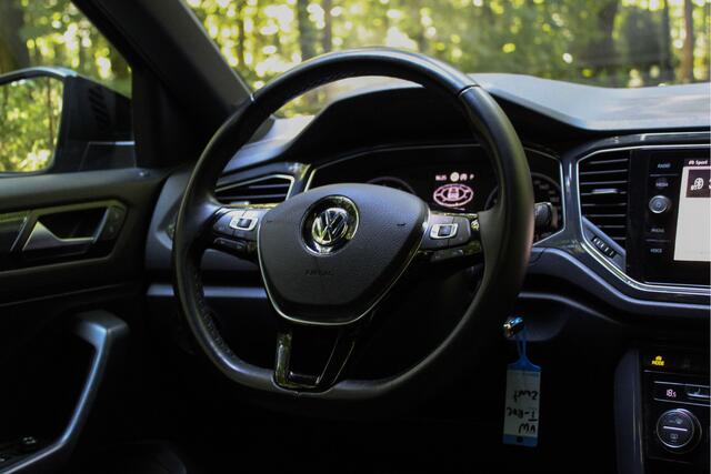 Volkswagen T-Roc 1.5 TSI Sport - Trekhaak, Panoramadak, Cruise, Airco, Stoelverwarming, Navigatie, Etc!