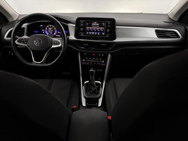 Volkswagen T-Roc 1.5 TSI Life Clima, Parkeersensoren, Apple carplay, Cruise control, Virtual desk, A start stop