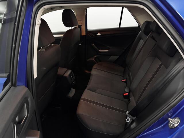 Volkswagen T-Roc 1.5 TSI Life Clima, Parkeersensoren, Apple carplay, Cruise control, Virtual desk, A start stop