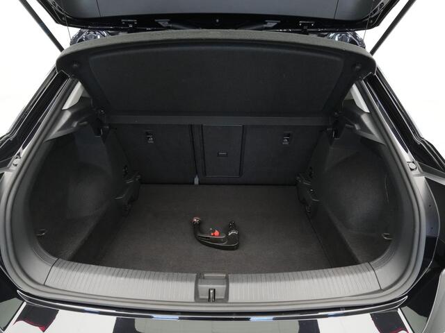 Volkswagen T-Roc 1.0 TSI 115pk Style Trekhaak Panorama Navigatie Camera Acc Carplay 323