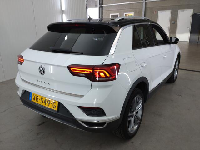 Volkswagen T-Roc 1.0 TSI Sport | Verwacht | Sport stoelen | Digitaal dashboard | Navi |