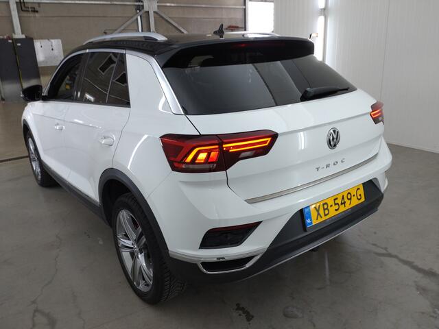 Volkswagen T-Roc 1.0 TSI Sport | Verwacht | Sport stoelen | Digitaal dashboard | Navi |