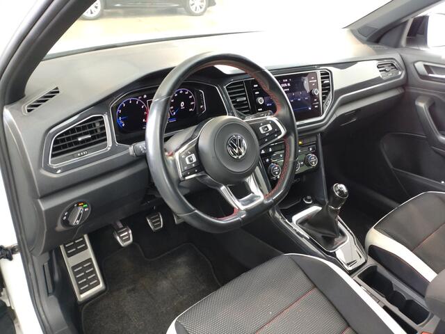 Volkswagen T-Roc 1.0 TSI Sport | Verwacht | Sport stoelen | Digitaal dashboard | Navi |