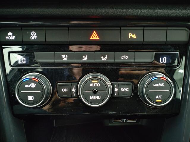 Volkswagen T-Roc 1.0 TSI Sport | Verwacht | Sport stoelen | Digitaal dashboard | Navi |