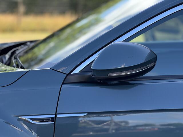 Volkswagen T-Roc 1.5 TSI R-Line Business Camera | Pano | Petroleum Blue