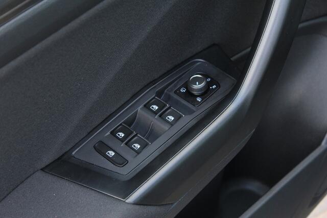 Volkswagen T-Roc 1.5 TSI Sport | Camera | Trekhaak | ACC |