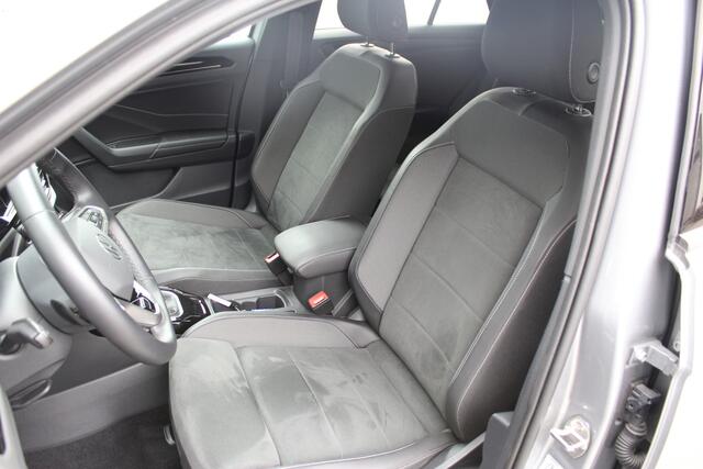 Volkswagen T-Roc 1.5 TSI R-Line | Trekhaak | ACC | Camera