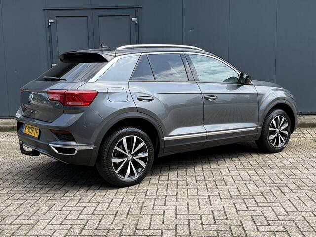 Volkswagen T-Roc 1.5 TSI Sport Business R / Trekhaak / Automaat / Navigatie / Adaptieve Cruise Control / Camera / Bluetooth / All-Season banden / Stoelverwarming