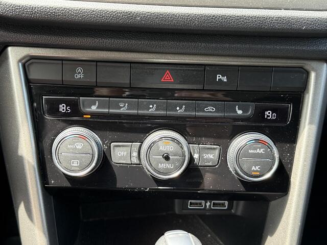 Volkswagen T-Roc 1.5 TSI Sport Business R / Trekhaak / Automaat / Navigatie / Adaptieve Cruise Control / Camera / Bluetooth / All-Season banden / Stoelverwarming
