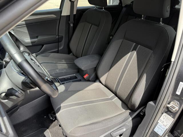 Volkswagen T-Roc 1.5 TSI Sport Business R / Trekhaak / Automaat / Navigatie / Adaptieve Cruise Control / Camera / Bluetooth / All-Season banden / Stoelverwarming