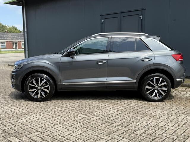Volkswagen T-Roc 1.5 TSI Sport Business R / Trekhaak / Automaat / Navigatie / Adaptieve Cruise Control / Camera / Bluetooth / All-Season banden / Stoelverwarming