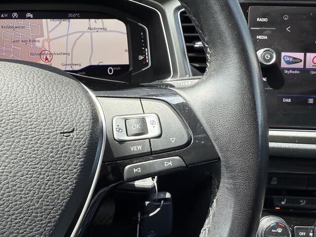 Volkswagen T-Roc 1.5 TSI Sport Business R / Trekhaak / Automaat / Navigatie / Adaptieve Cruise Control / Camera / Bluetooth / All-Season banden / Stoelverwarming