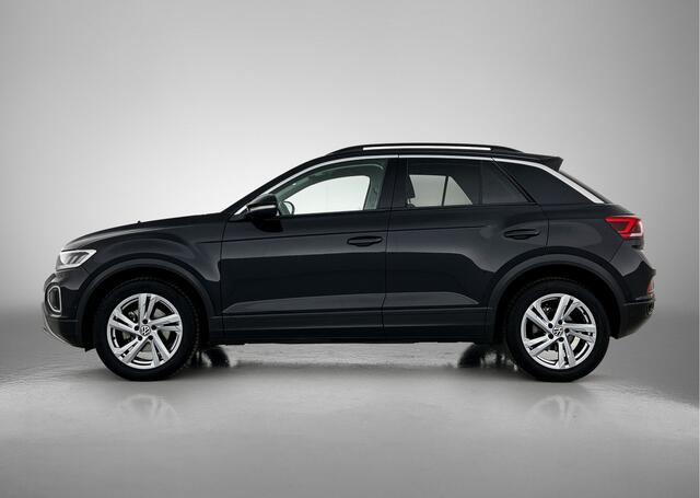 Volkswagen T-Roc 1.5 TSI Life 75 Edition | Nieuw Model | Trekhaak | Digital Cockpit |