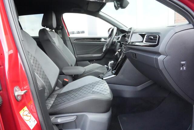 Volkswagen T-Roc 1.5 TSI R-Line Business 150pk Navigatie/Stoelverwarming/Camera