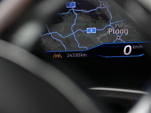 Volkswagen T-Roc 1.5 TSI 150 pk DSG Sport Business R / R-Line | Panoramadak | Trekhaak | Achteruitrijcamera | Stoelverwarming | Navigatie