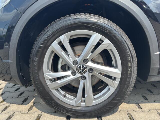 Volkswagen T-Roc 1.5 TSI DSG R-LINE TREKHAAK/CAMERA/NAVI/CARPLAY/ACC/STOELVERW