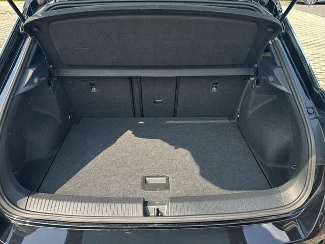 Volkswagen T-Roc 1.5 TSI DSG R-LINE TREKHAAK/CAMERA/NAVI/CARPLAY/ACC/STOELVERW